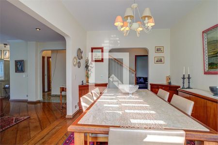 Casa à venda com 4 quartos, 331m² em Granja Julieta, São Paulo