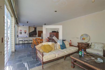 Casa à venda com 4 quartos, 331m² em Granja Julieta, São Paulo