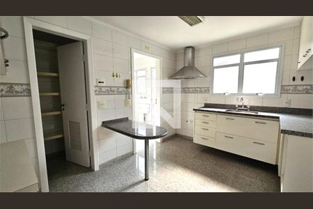 Casa à venda com 4 quartos, 332m² em Jardim Cordeiro, São Paulo