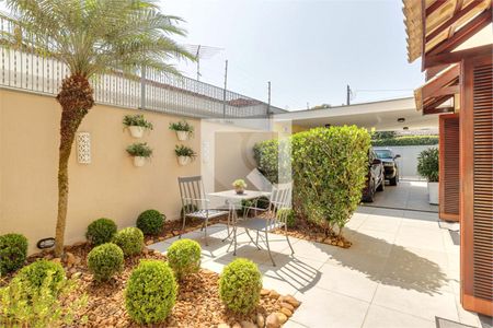 Casa à venda com 4 quartos, 236m² em Granja Julieta, São Paulo