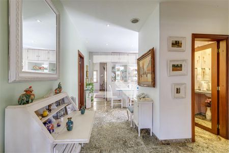 Casa à venda com 4 quartos, 236m² em Granja Julieta, São Paulo