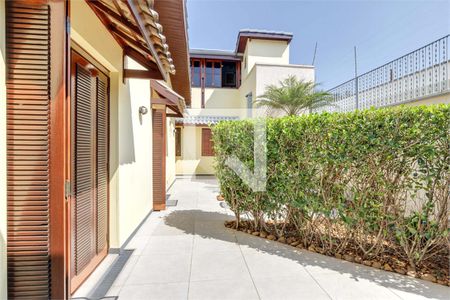 Casa à venda com 4 quartos, 236m² em Granja Julieta, São Paulo