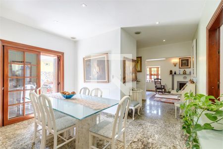 Casa à venda com 4 quartos, 236m² em Granja Julieta, São Paulo