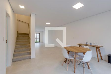 Casa à venda com 4 quartos, 291m² em Jardim Prudência, São Paulo