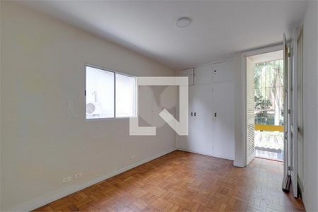 Casa à venda com 3 quartos, 226m² em Jardim Petropolis, São Paulo