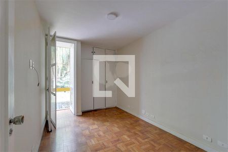 Casa à venda com 3 quartos, 226m² em Jardim Petropolis, São Paulo