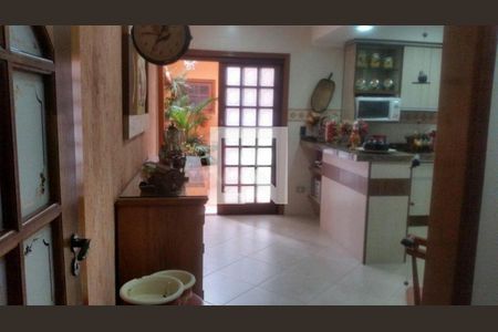 Casa à venda com 3 quartos, 250m² em Vila Antonieta, São Paulo