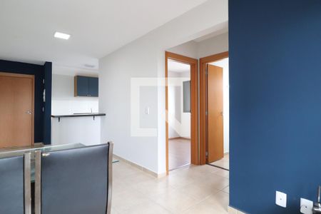 Sala de apartamento para alugar com 2 quartos, 55m² em  Gávea Sul, Uberlândia
