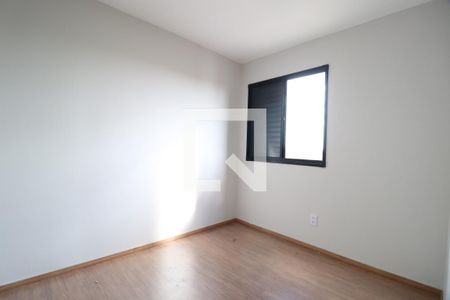 Quarto 1 de apartamento para alugar com 2 quartos, 55m² em  Gávea Sul, Uberlândia