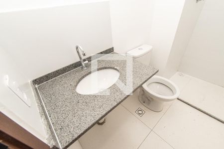 Banheiro de kitnet/studio para alugar com 1 quarto, 26m² em Ipiranga, São Paulo