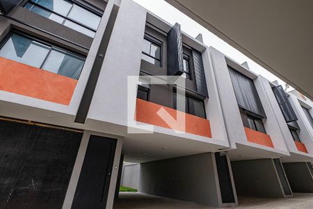 Fachada de casa de condomínio à venda com 3 quartos, 225m² em Vila Madalena, São Paulo