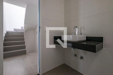 Banheiro Social de casa de condomínio à venda com 3 quartos, 225m² em Vila Madalena, São Paulo