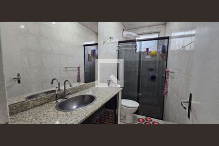 Banheiro  de apartamento à venda com 2 quartos, 54m² em Parque Santos Dumont, Taboão da Serra
