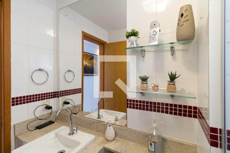 Banheiro social  de apartamento à venda com 3 quartos, 75m² em Castelo, Belo Horizonte