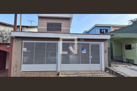 Fachada de casa à venda com 3 quartos, 230m² em Santa Maria, Santo André