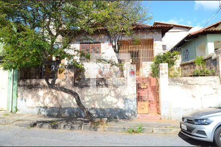 Fachada de casa à venda com 3 quartos, 300m² em Carlos Prates, Belo Horizonte