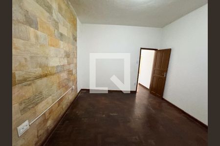 Quarto 1 de casa para alugar com 3 quartos, 120m² em Califórnia, Belo Horizonte