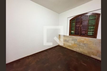 Quarto 1 de casa para alugar com 3 quartos, 120m² em Califórnia, Belo Horizonte