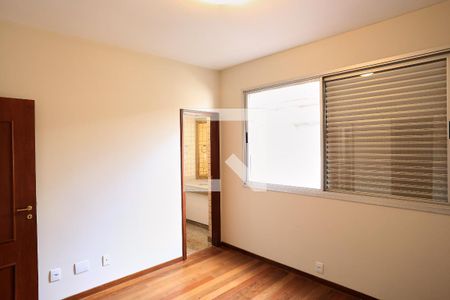 Suíte de apartamento para alugar com 4 quartos, 152m² em Santo Antônio, Belo Horizonte