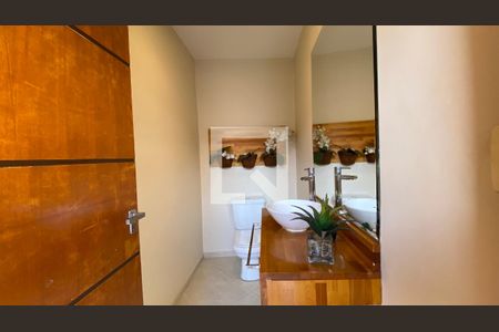 Banheiro de Serviço de casa à venda com 2 quartos, 400m² em Vila Silvia, São Paulo