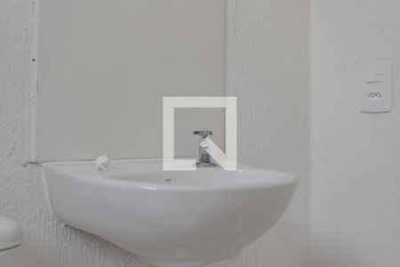 Banheiro de apartamento à venda com 2 quartos, 42m² em Passo das Pedras, Porto Alegre