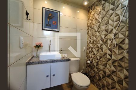 Banheiro da Área externa de casa de condomínio à venda com 3 quartos, 160m² em Vargem Grande, Rio de Janeiro
