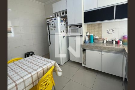 Cozinha de casa à venda com 3 quartos, 240m² em Cabral, Contagem