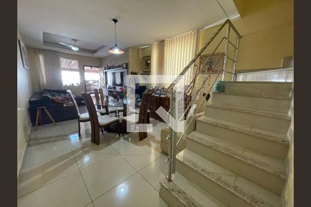 Sala de casa à venda com 3 quartos, 240m² em Cabral, Contagem