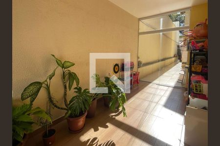 Área Externa de casa à venda com 3 quartos, 240m² em Cabral, Contagem
