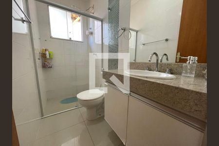 Banheiro Social de casa à venda com 3 quartos, 240m² em Cabral, Contagem