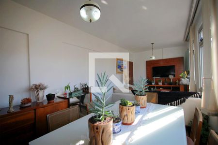 Sala de apartamento à venda com 2 quartos, 70m² em Sagrada Família, Belo Horizonte