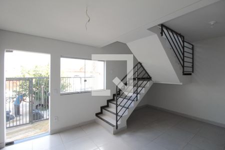 Sala de casa à venda com 3 quartos, 120m² em São João Batista, Belo Horizonte