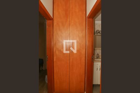 Corredor de apartamento à venda com 2 quartos, 56m² em Cerqueira César, São Paulo