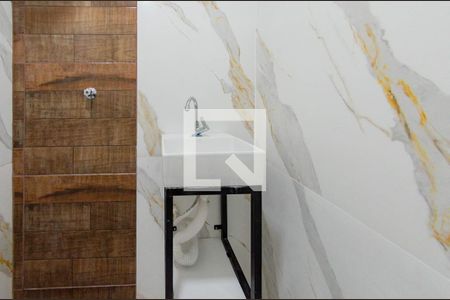 Banheiro de kitnet/studio para alugar com 0 quarto, 12m² em Aparecida 7ª Seção, Belo Horizonte