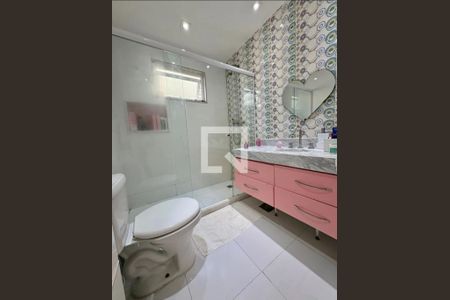 Banheiro de casa de condomínio à venda com 5 quartos, 400m² em Barra da Tijuca, Rio de Janeiro