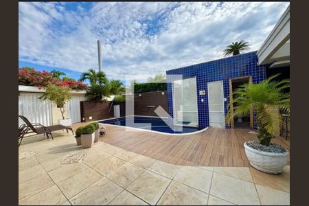 Piscina de casa de condomínio à venda com 5 quartos, 400m² em Barra da Tijuca, Rio de Janeiro