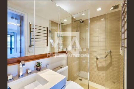 Banheiro de casa de condomínio à venda com 3 quartos, 224m² em Barra da Tijuca, Rio de Janeiro