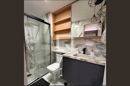 Banheiro de apartamento à venda com 2 quartos, 68m² em Vila Guilhermina, São Paulo