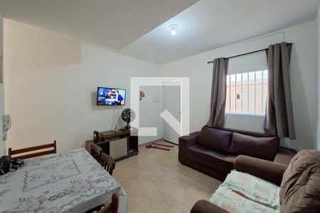 Sala de casa de condomínio para alugar com 2 quartos, 56m² em Maracanã, Praia Grande