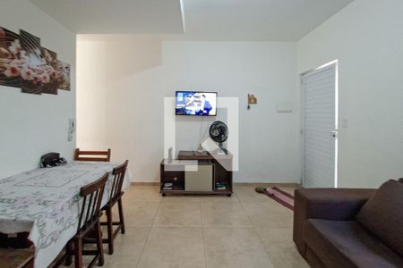 Sala de casa de condomínio para alugar com 2 quartos, 56m² em Maracanã, Praia Grande