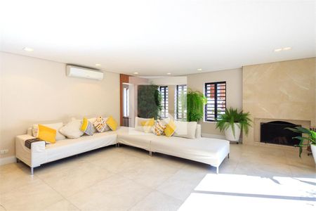 Casa à venda com 3 quartos, 256m² em Jardim Petropolis, São Paulo