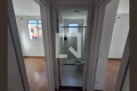 Banheiro de apartamento à venda com 2 quartos, 50m² em Frei Leopoldo, Belo Horizonte