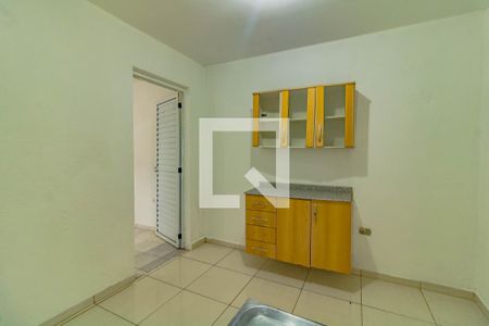 Cozinha de casa para alugar com 1 quarto, 28m² em Vila Guarani (zona Sul), São Paulo