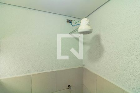 Banheiro de casa para alugar com 1 quarto, 28m² em Vila Guarani (zona Sul), São Paulo