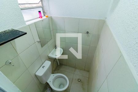 Banheiro de casa para alugar com 1 quarto, 28m² em Vila Guarani (zona Sul), São Paulo