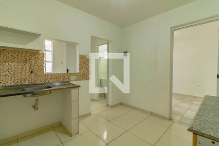 Cozinha de casa para alugar com 1 quarto, 28m² em Vila Guarani (zona Sul), São Paulo