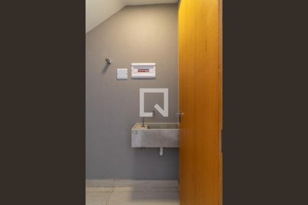 Lavabo 01 de casa à venda com 3 quartos, 200m² em Vila Lais, São Paulo