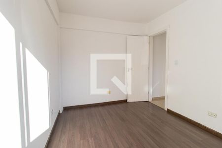 Quarto 1 de apartamento para alugar com 2 quartos, 49m² em Pinheirinho, Curitiba