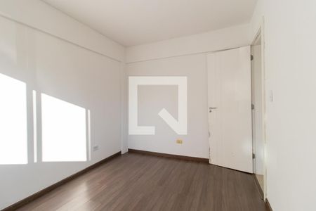 Quarto 1 de apartamento para alugar com 2 quartos, 49m² em Pinheirinho, Curitiba
