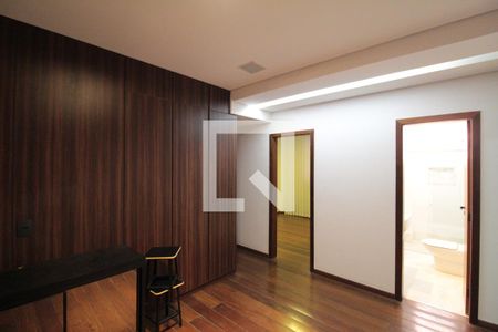 Sala de TV de apartamento à venda com 4 quartos, 112m² em Ouro Preto, Belo Horizonte